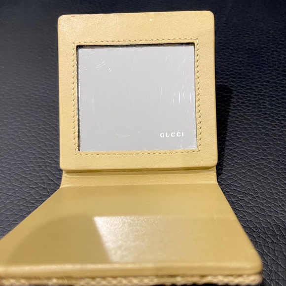 Auth. Gucci Compact Mirror GG Monogram Gold – Rare HTF – Luxury Travel Accessory - Picture 3 of 9